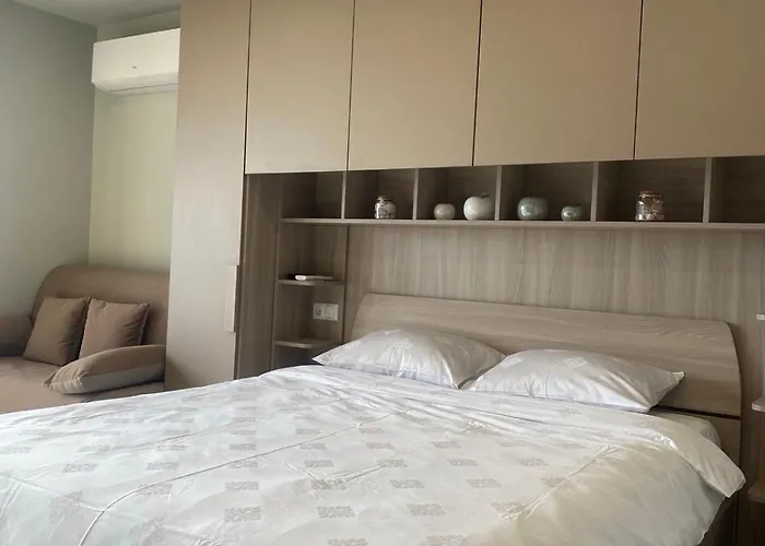 Kabakum House * 瓦爾納